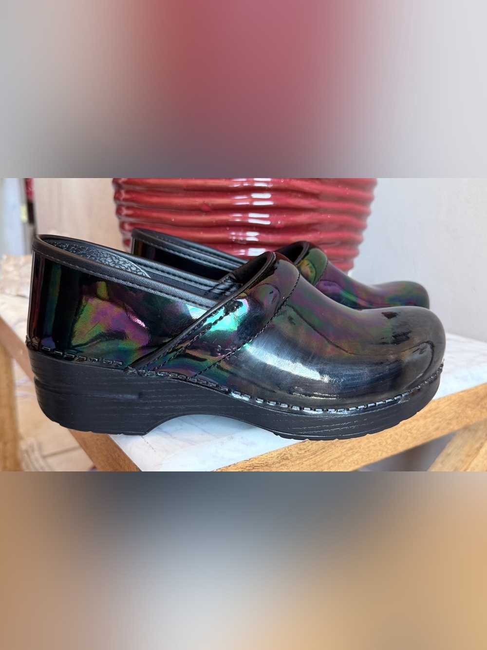 Dansko Clogs Iridescent Black Patent Leather Women’s 40/US 9.5-10